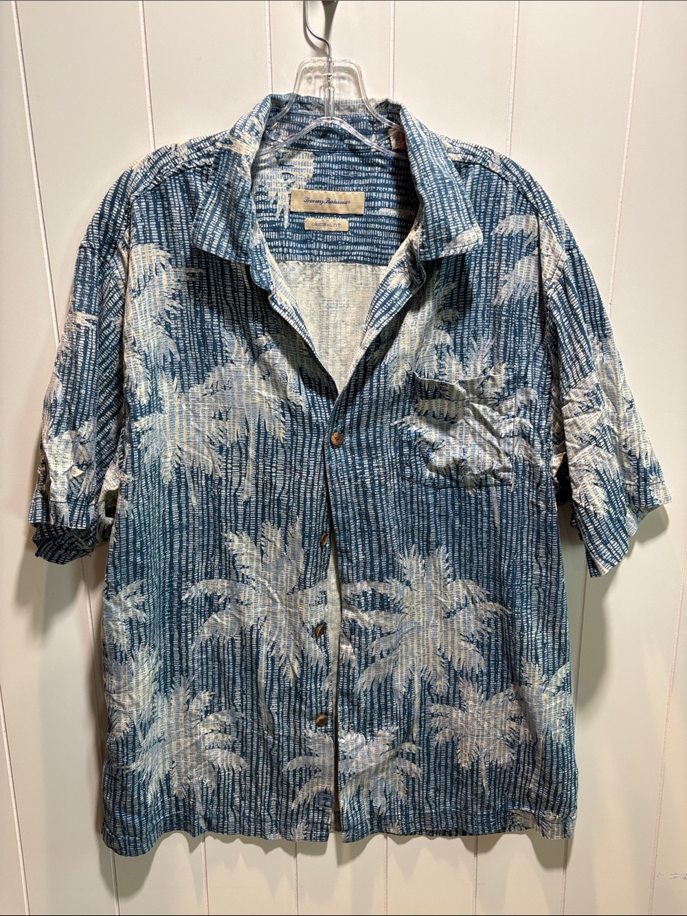 Tommy Bahama 100% silk original fit blue aqua teal color excellent condition L